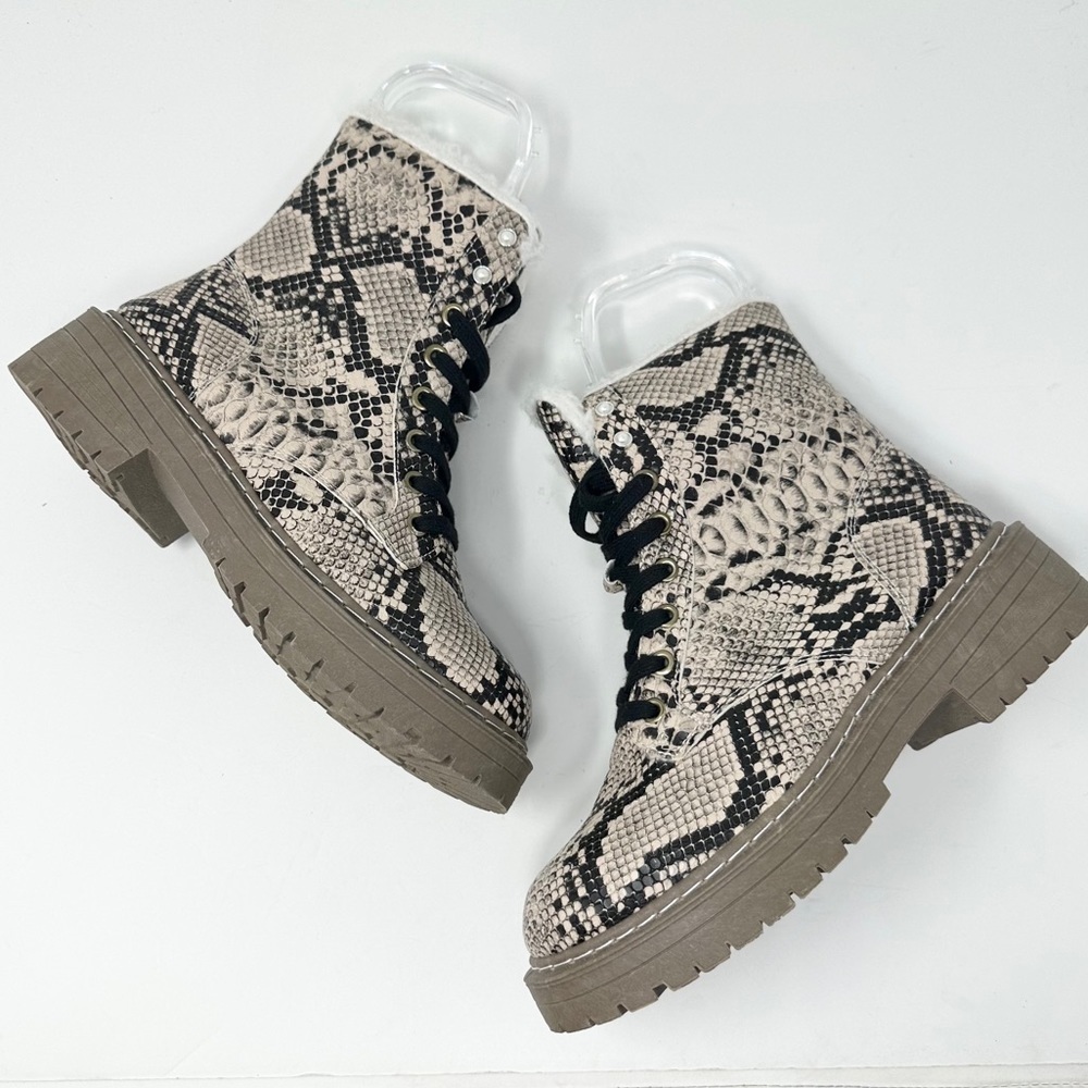 True Craft Snakeskin Combat Boots Size 8 - Picture 10 of 10